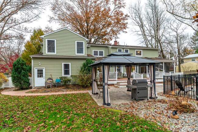 Building Photo - 24 Camelia Ct