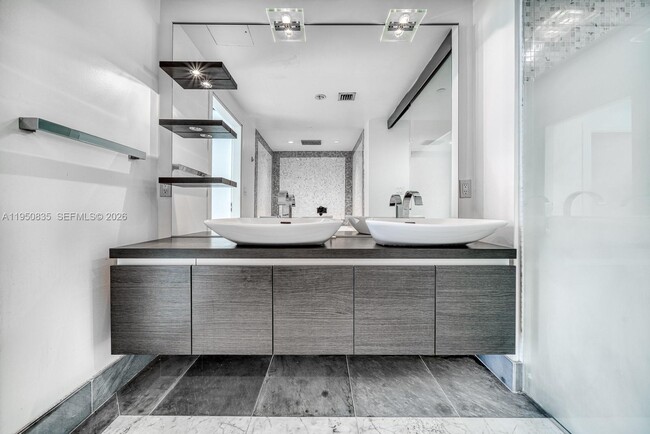 Building Photo - 200 Biscayne Blvd Way