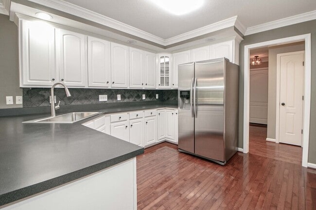 Building Photo - 2575 Village Ct