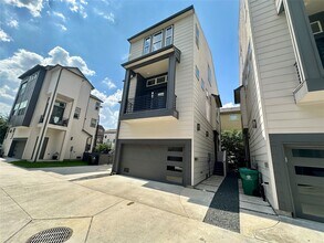 Building Photo - 1537 W 24th St