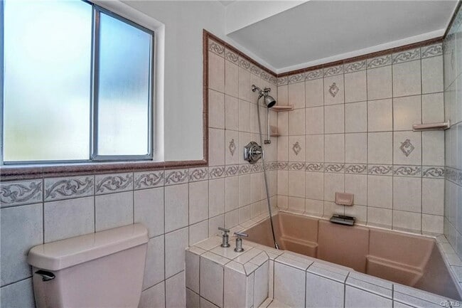 Building Photo - 16922 Oak View Dr