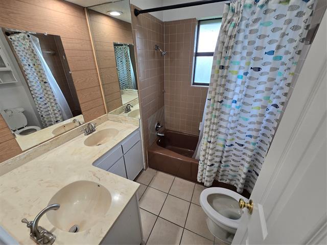 Building Photo - 7451 N College Cir