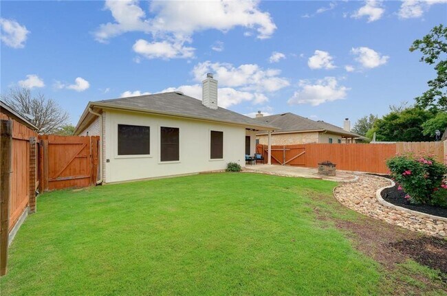 Building Photo - 212 Housefinch Loop