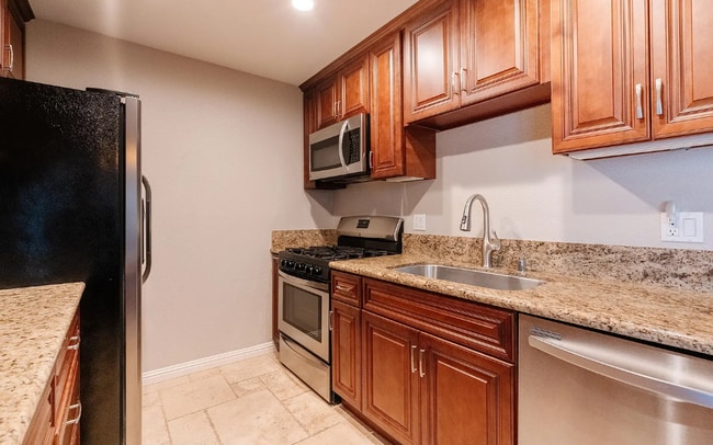 Building Photo - 13754 Mango Dr
