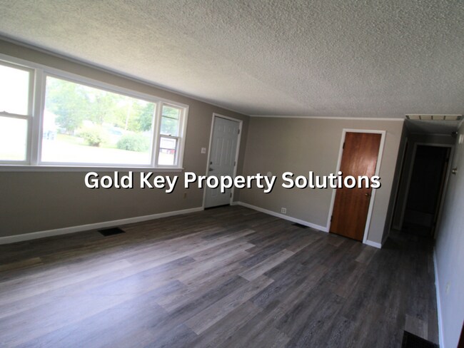 Building Photo - MUNCIE 2 BR 1 BA House with Central Air and 1-Car Garage (SECTION 8 APPROVED)