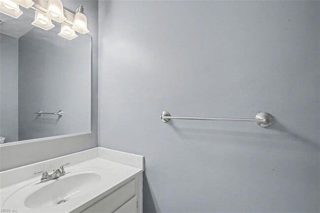 Building Photo - 601 Huntly Dr