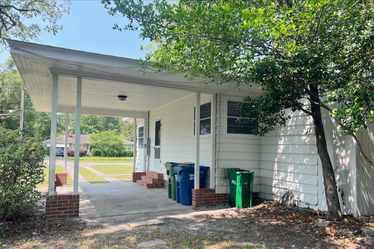 Building Photo - 2309 Camellia Dr