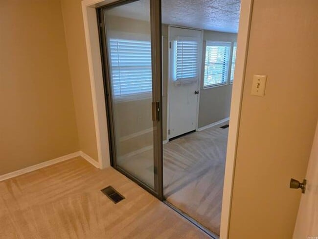 Building Photo - Contact Peggy Goodman 501 676 1758