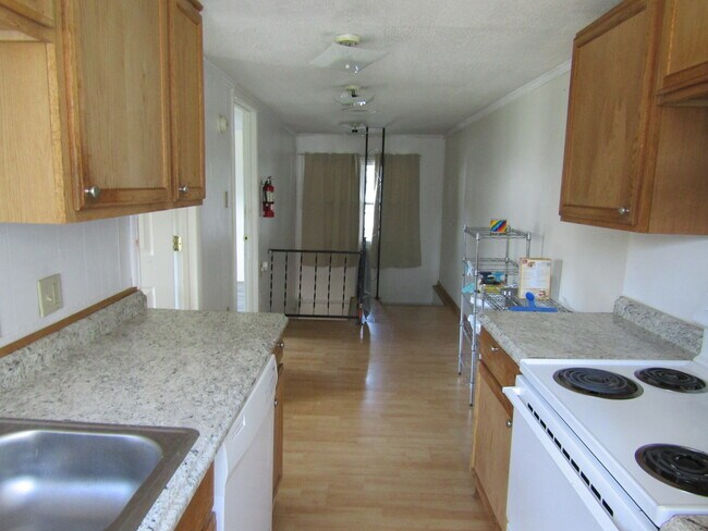 17 1/2 Oak - 17 Oak St