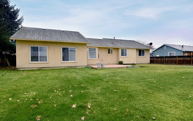 Building Photo - 10934 W Camas St