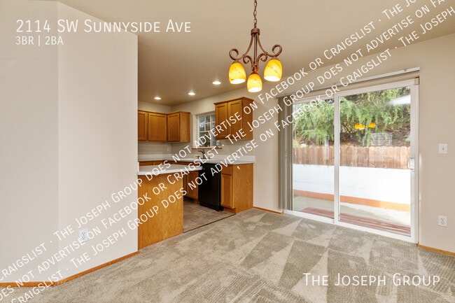 Building Photo - 2114 SW Sunnyside Ave