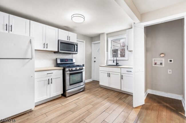 Building Photo - 26 Van Ness Terrace