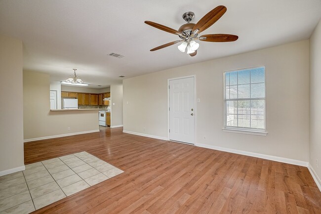 Building Photo - Beautiful Duplex in Lago Vista