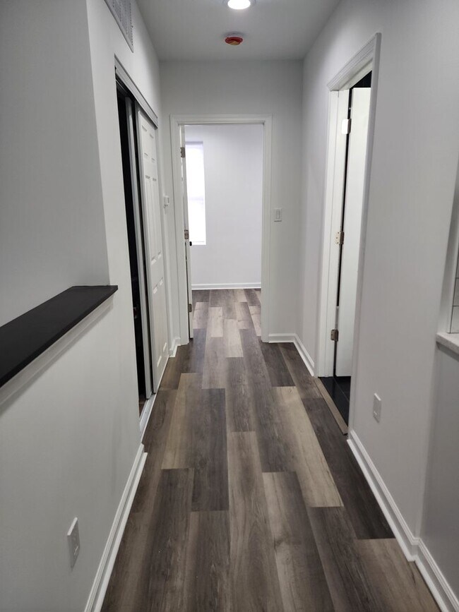 Building Photo - 5012 W Stiles St