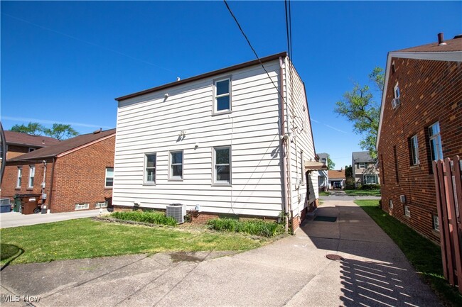 Building Photo - 7611 Ivandale Dr