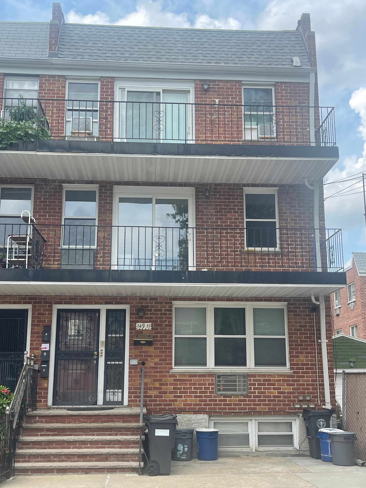 Building Photo - 14911 Roosevelt Ave