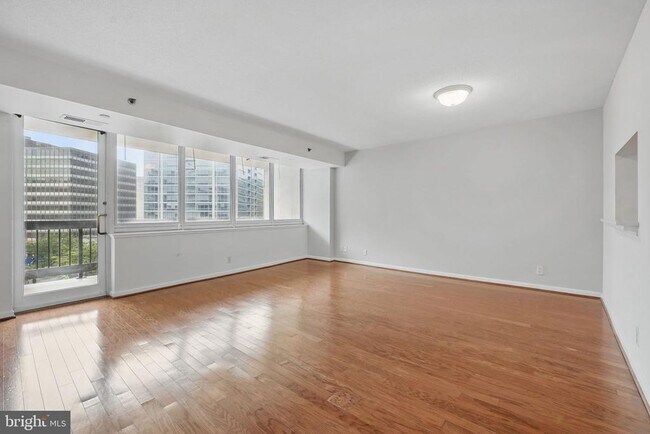 Building Photo - 1805 Crystal Dr