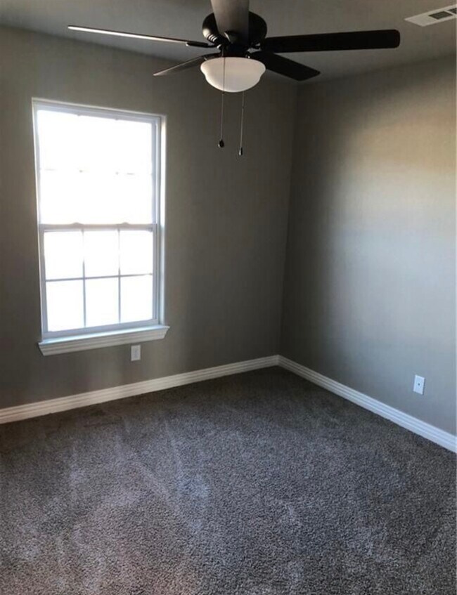 Building Photo - 746 Roselawn St