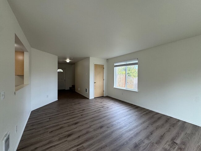 Building Photo - 610 11th Ave