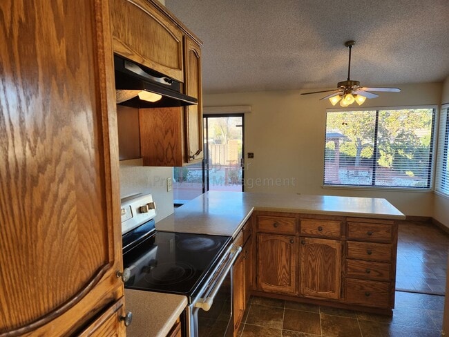 Building Photo - Spacious 4 Bed/2 Bath /1,970 square foot h...