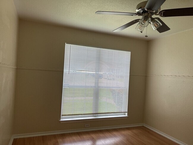 Building Photo - 5302 Jitterbug Ct
