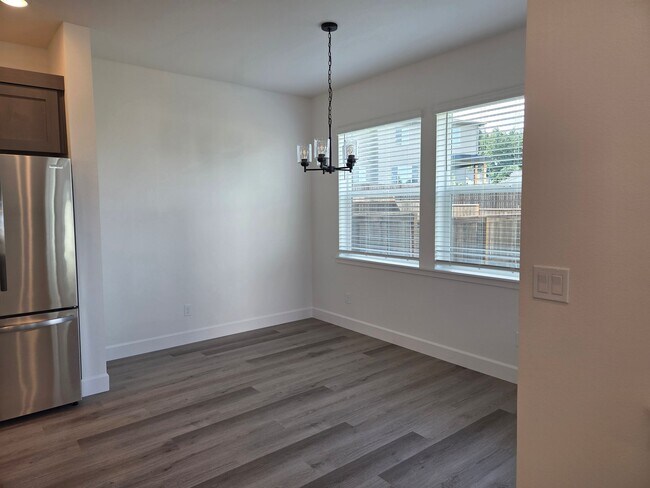 Building Photo - Brand New 3 bdrm 2 1/2 bath townhouse