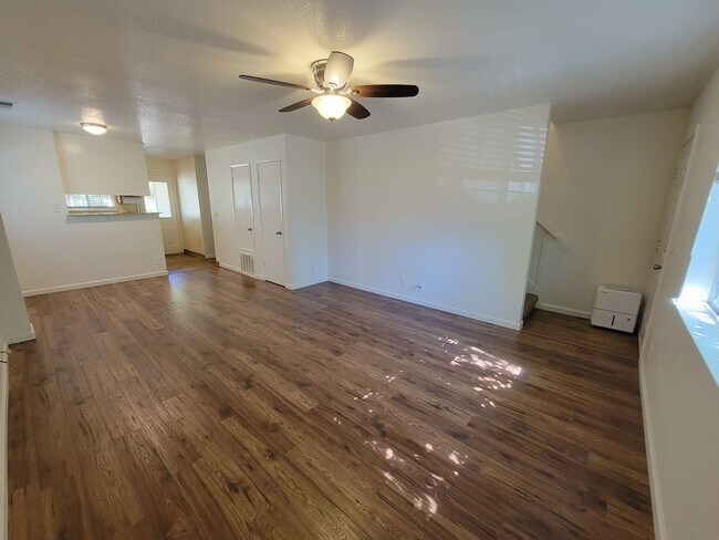 Building Photo - Two Story 3 Bedroom 2 Bath Condo in Chico for Rent!