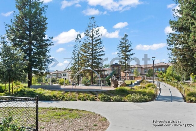 Building Photo - 929 Glen Valley Terrace