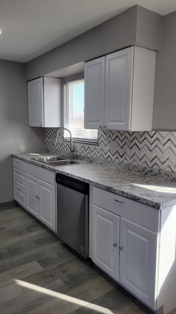 Building Photo - 4 Bedroom, 1.75 Bathroom - Freshly Updated! Available Now!