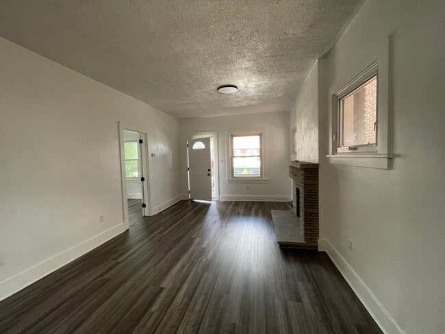 Building Photo - Available April 2026 - 2 Bedroom Home in Dormont w/ Central AC and Off-Street Parking Pad!