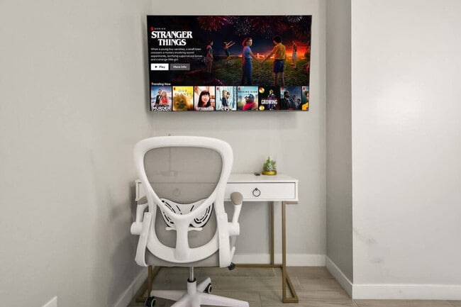 Building Photo - 6606 W Paradise Ln