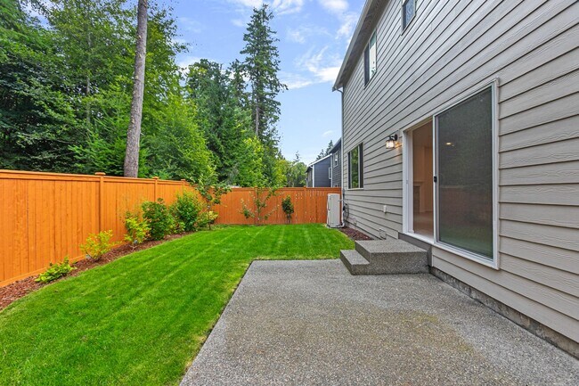 Building Photo - Two-Story Port Orchard Home