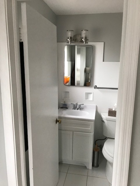 2nd bathroom - 435 N Oak Park Ave
