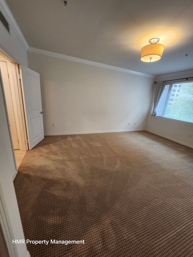 Building Photo - 2 bed 2.5 bath condominium at Lake at Waln...