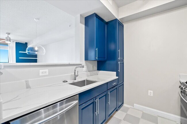 Building Photo - Stunning 9th-Floor Retreat at The Mercer