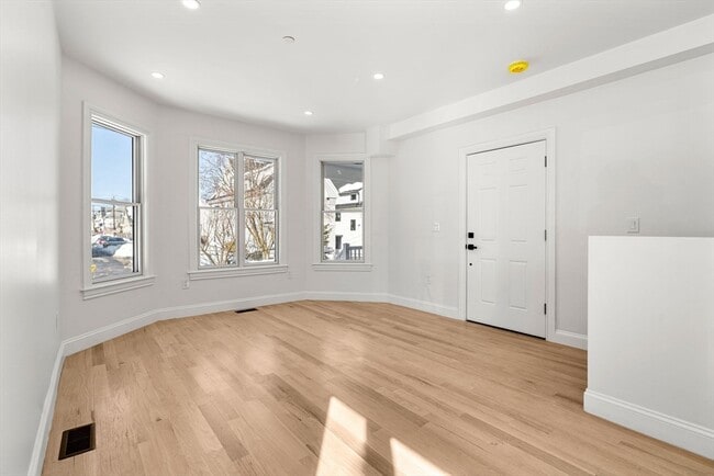 Building Photo - 53 Dustin St