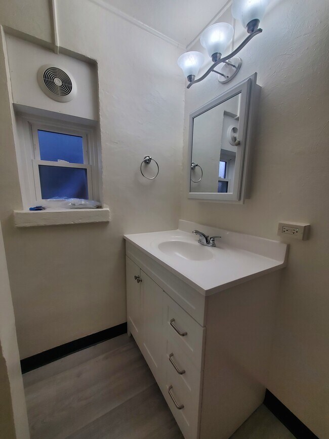 Building Photo - 54 N Morris St