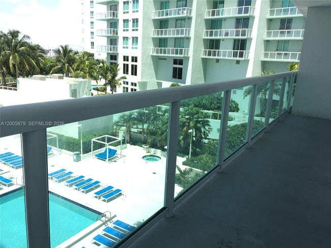 Building Photo - 1800 N Bayshore Dr