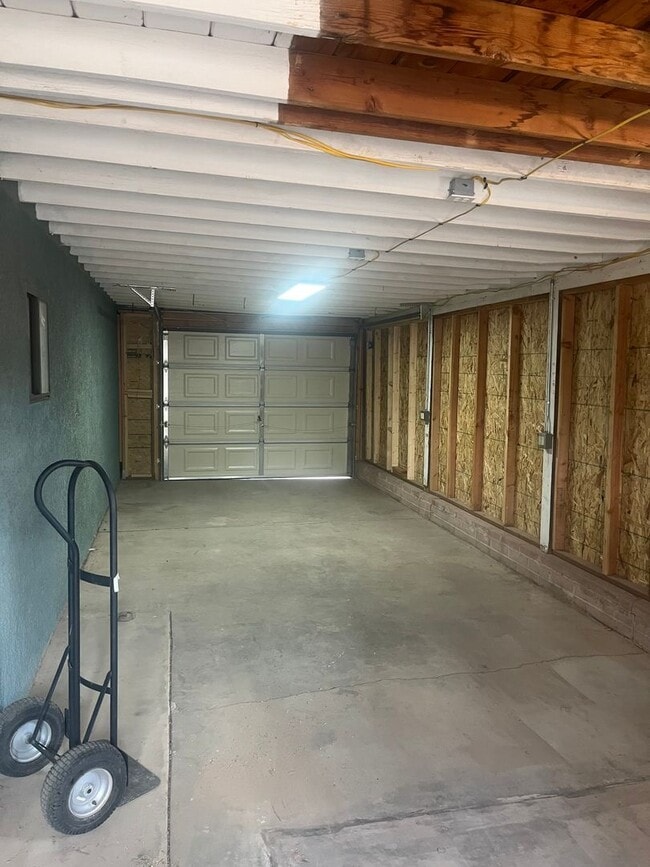 Building Photo - 595 N San Pedro St