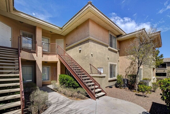 Building Photo - Upgraded First-Floor Condo in a Gated Summ...