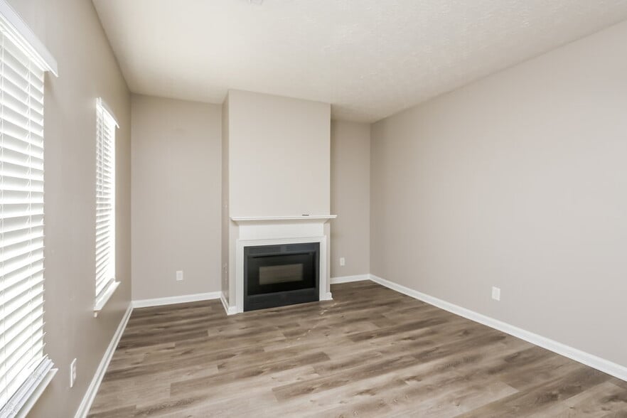 Building Photo - 5875 Bellingrath Way