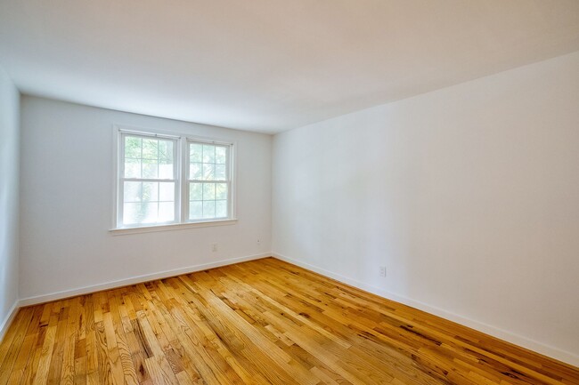 Building Photo - Charming 1BR/1BA Conveniently Located in Silver Spring