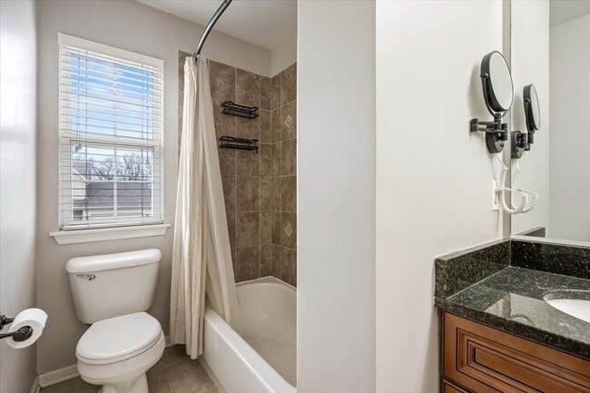 Building Photo - 1720 William Dr