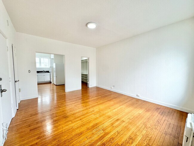 Building Photo - Spacious Studio on 12 Street between Eucli...