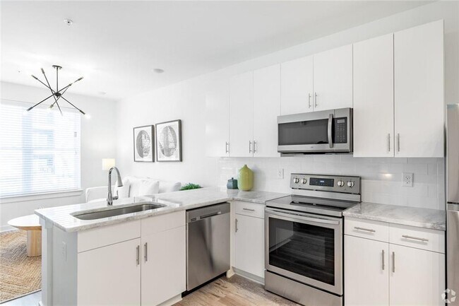 Building Photo - 525 Parkway Dr NE