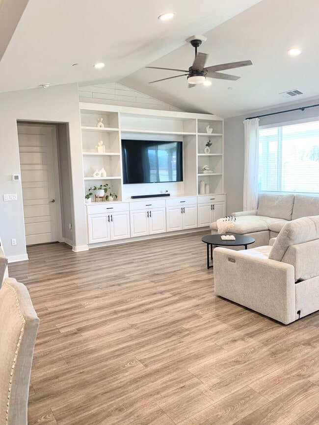 Building Photo - Gorgeous 4 Bedroom Home in West Murrieta