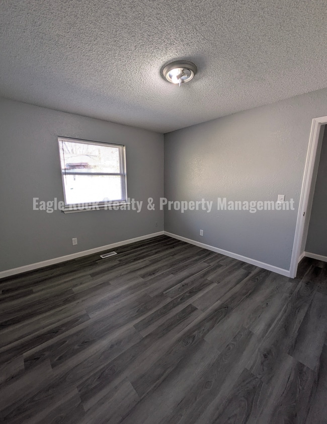 Building Photo - East Tulsa Duplex Unit for Rent (2beds/1.5baths)