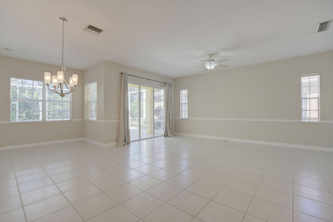 Building Photo - 256 San Remo Dr
