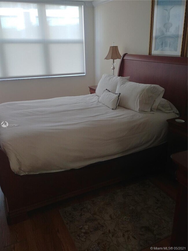 Building Photo - 6039 Collins Ave