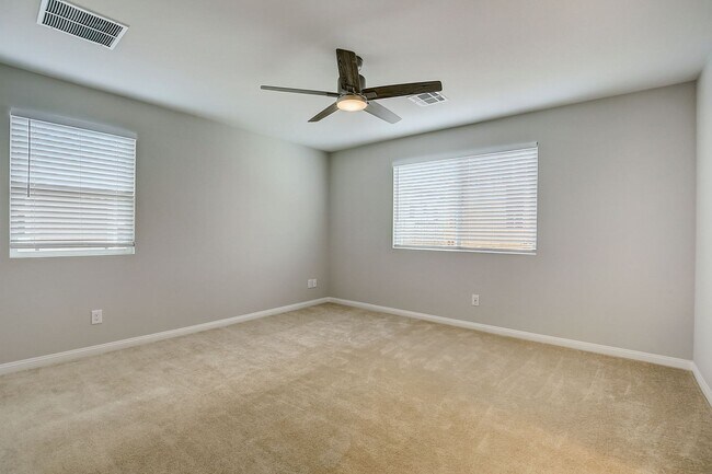 Building Photo - 10643 Enridge Ave